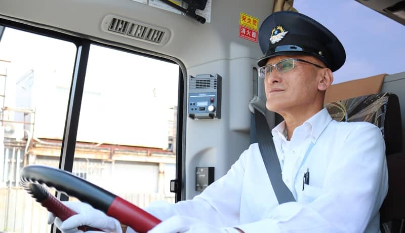 人生の転機は56歳で訪れた 未経験で夜行バス運転手になった元警察官の物語 バスギアターミナル