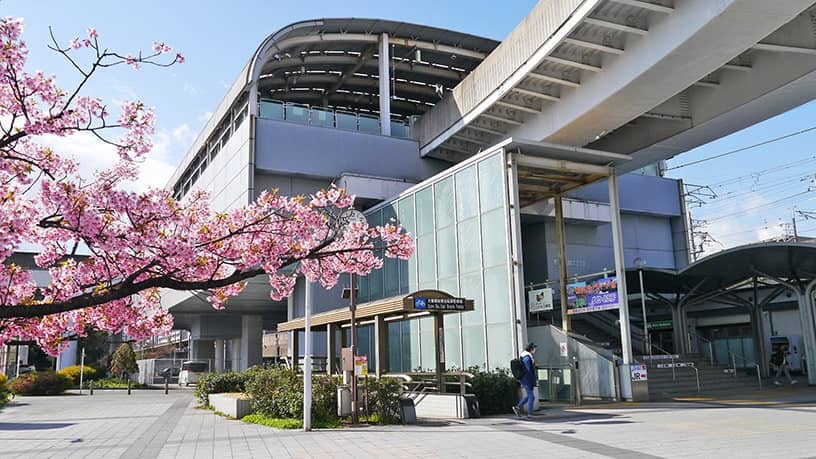 桜が咲き始めた春の大曾根駅
